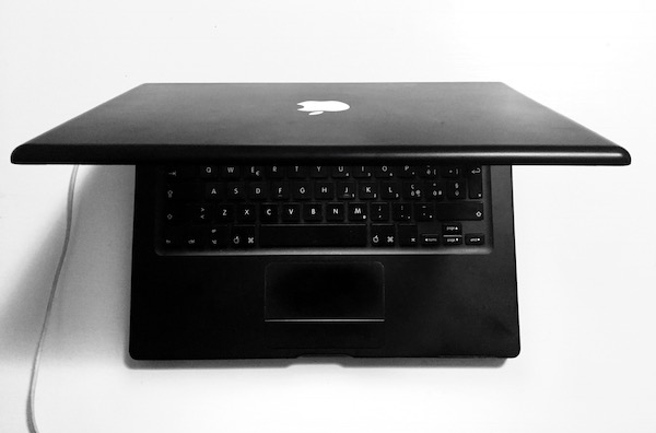 alessandro poletti primo amore apple portatile notebook macbook nero